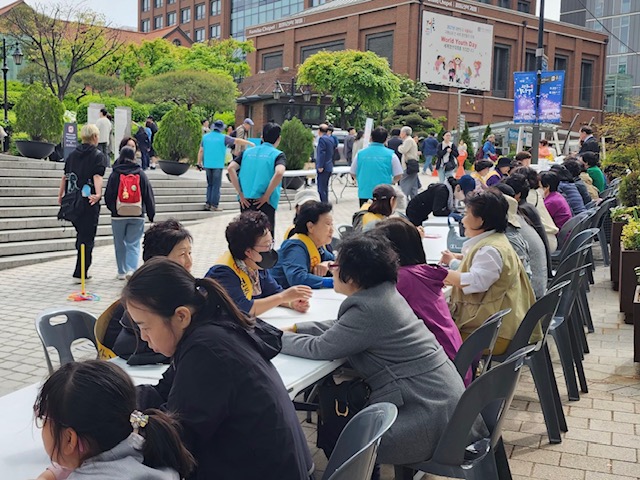 북향민과 함께하는 ‘희망·미래 플리마켓’ 명동성당서 열려 기사 이미지